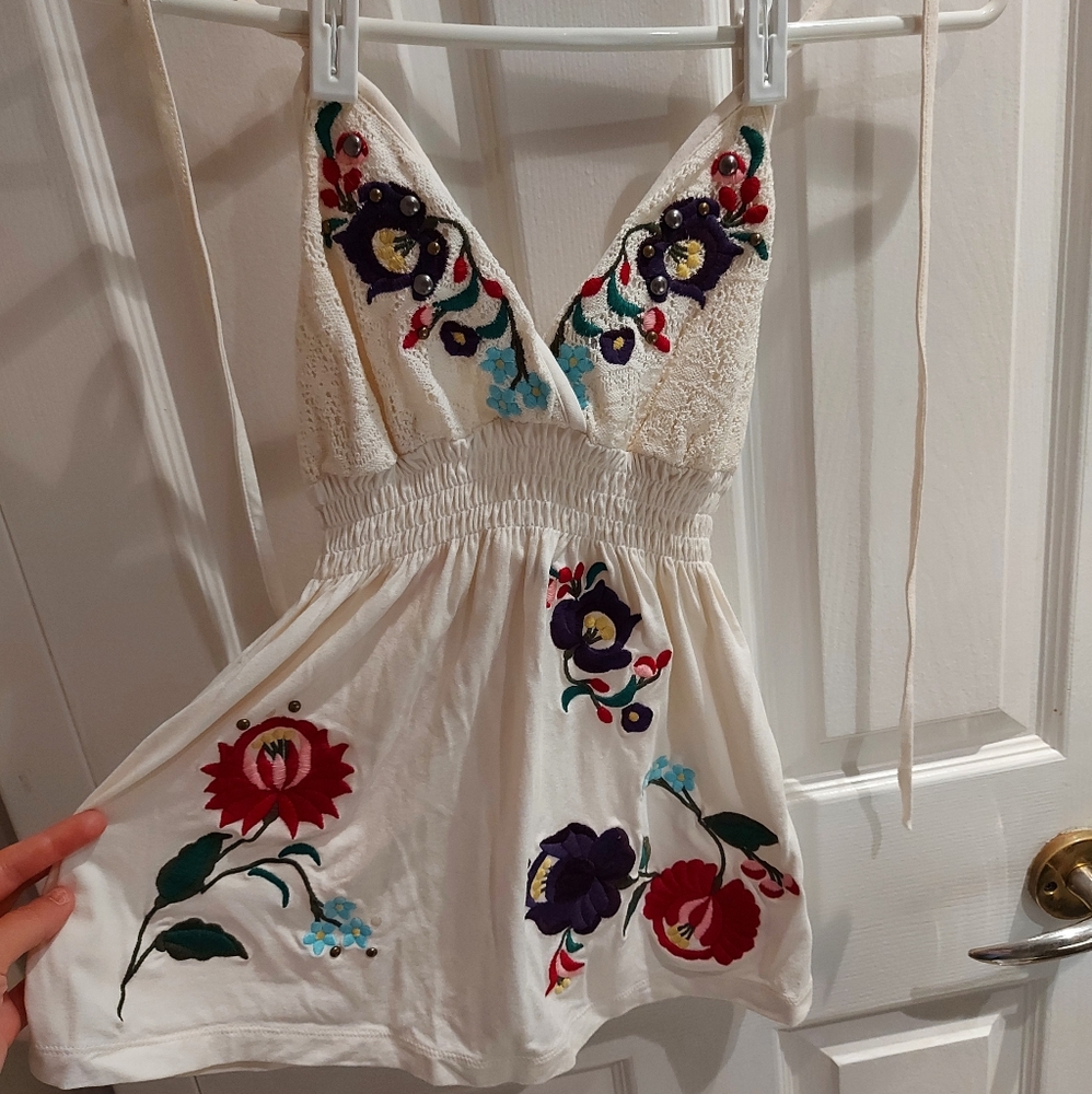 NWOT, Guess | Top w/ Straps & Floral Embroidery